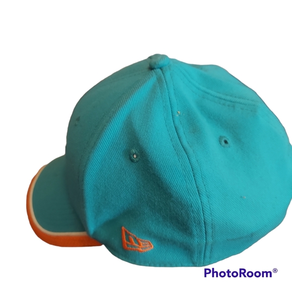 Miami Hat football team Size MEDIUM-LARGE - Picture 2 of 3